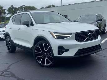 2025 Volvo XC40 B5 Ultra 