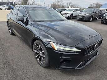 2023 Volvo S60 T8 Plus 