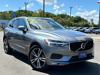 2021 Volvo XC60 T5 Momentum 