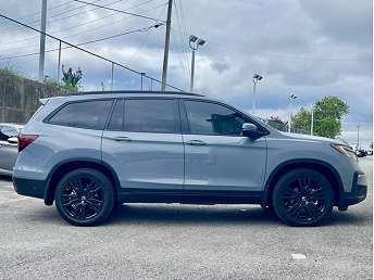 Gray Honda Pilot SUV 2022