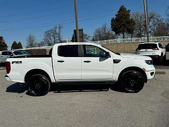 White Ford Ranger XLT 2021