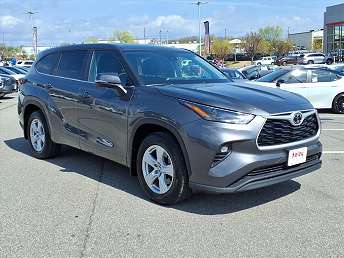 2024 Toyota Highlander LE 
