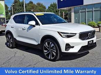 2023 Volvo XC40 B5 Plus 