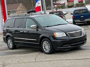 Black Town & Country Minivan 2016