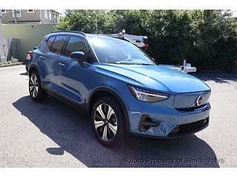 Blue Volvo XC40 P8 Core 2023