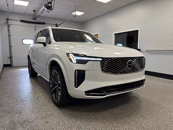 2025 Volvo XC90 B6 Plus 