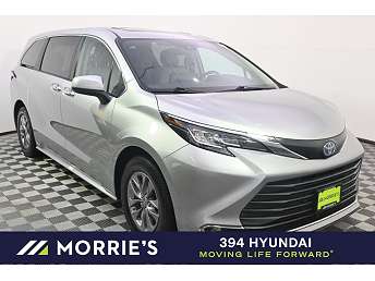 2022 Toyota Sienna XLE 