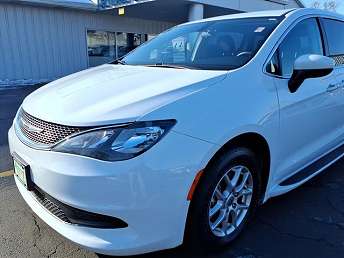 2021 Chrysler Voyager LX 
