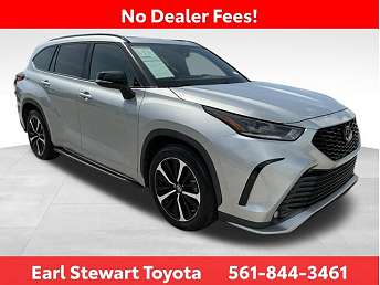Silver Toyota Highlander SUV 2022
