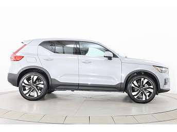 2024 Volvo XC40 B5 Ultimate 