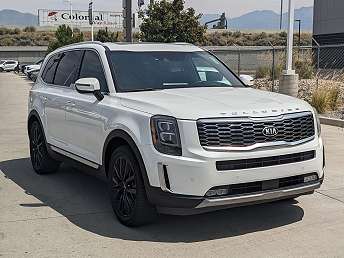 White Kia Telluride SUV 2020