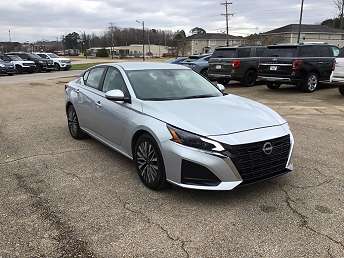 2023 Nissan Altima SV 