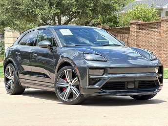 2024 Porsche Macan Turbo 