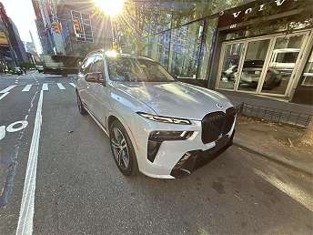 2023 BMW X7 M60i 