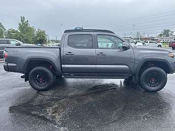 ヴューン　タコマ　TRD Pro Kyosho Toyota Tacoma TRD Pro unboxing part 2: Test drive