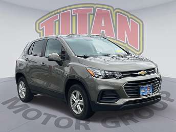 Gray Chevrolet Trax SUV 2022