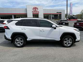 2025 Toyota RAV4 XLE 