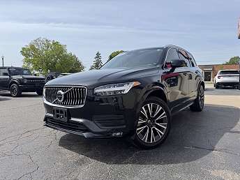 2022 Volvo XC90 T6 Momentum 