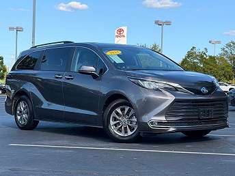 2023 Toyota Sienna XLE 