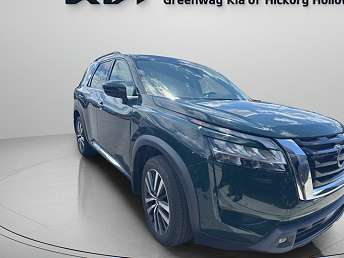 2022 Nissan Pathfinder Platinum 