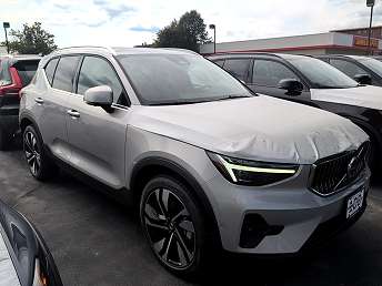 2025 Volvo XC40 B5 Ultra 