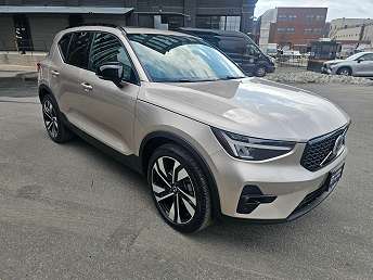 2023 Volvo XC40 B5 Plus 
