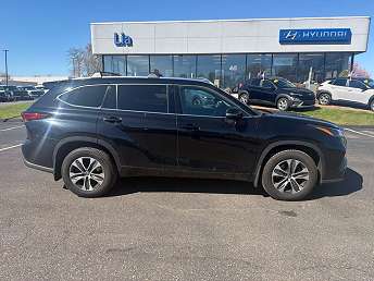 Black Toyota Highlander SUV 2021