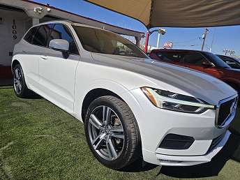 2021 Volvo XC60 T5 Momentum 