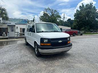 White Chevrolet Express 1500 2008
