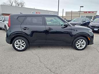 Black Kia Soul Wagon 2021