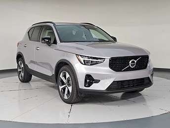 2026 Volvo XC40 B5 Plus 