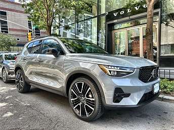 2025 Volvo XC40 B5 Ultra 
