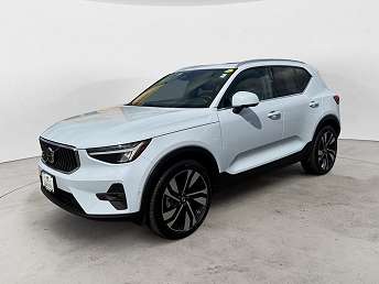 2024 Volvo XC40 B5 Plus 
