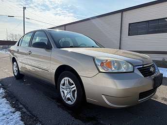 Gold Malibu Sedan 2006