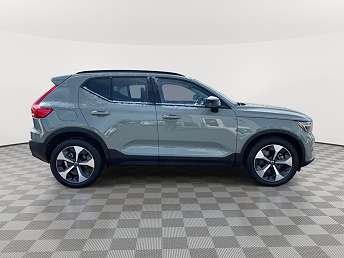 2023 Volvo XC40 B5 Plus 