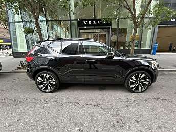 2023 Volvo XC40 B5 Plus 