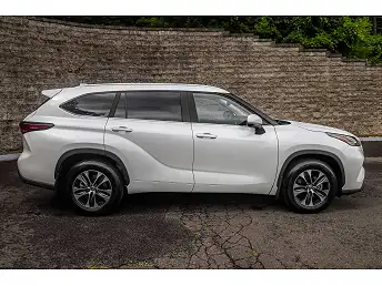 2025 Toyota Highlander XLE