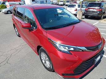 2021 Toyota Sienna LE 