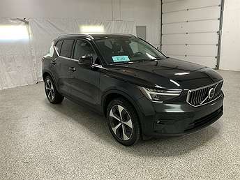 2024 Volvo XC40 B5 Plus 
