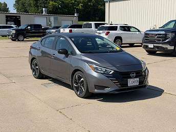 2023 Nissan Versa SR 