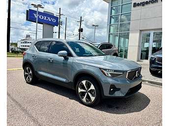 2023 Volvo XC40 B5 Plus 