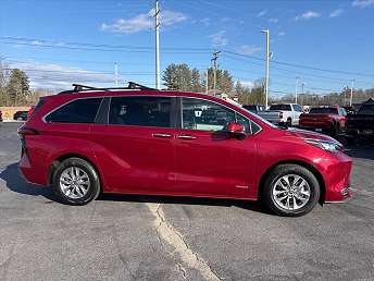 2021 Toyota Sienna XLE 