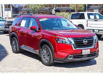 2024 Nissan Pathfinder SV 