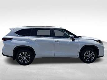 2025 Toyota Highlander XLE 