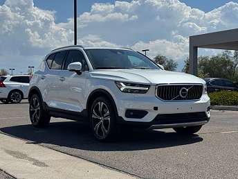 2020 White SUV Volvo XC40