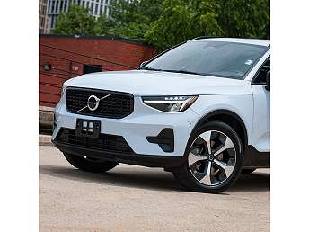 2024 Volvo XC40 B5 Core 