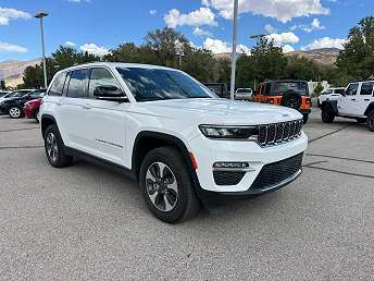 White Jeep Grand Cherokee SUV 2024