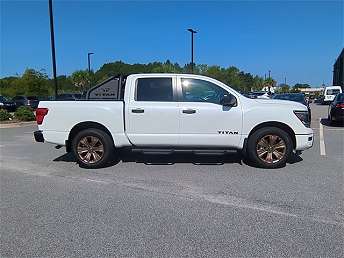 2024 Nissan Titan SV 