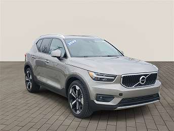 2022 Volvo XC40 T5 Momentum 