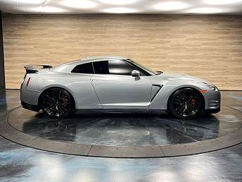 Silver Nissan GT-R Coupe 2016